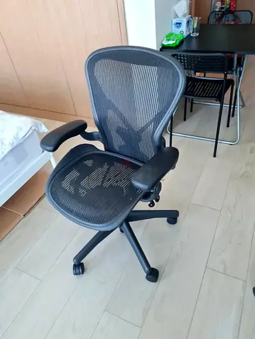 Highly Recommend Herman Miller Aeron Classic Office Chair fully loaded