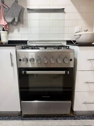 Bompani freestanding gas cooker with oven - good working condition