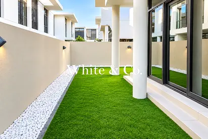 Malibu | Large Corner Unit | Close to Park