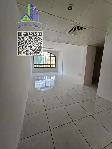 Elegant 3-bedroom apartment in Al Majaz 2, with a master bedroom, 3 bathrooms, balcony, spacious layout and central AC, ideal for families.