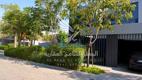 فيلا مميزه داخل كمبوند متكامل | موقع مميز | مساحه واسعه | تصميم عصري | اطلالات جذابه | مسبح وحديقه خاصه | تراس | باركن | خزائن بالحائط | تامين شيك |