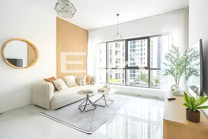 FULLY FURNISHED | PARTIAL MARINA VIEW | VACANT