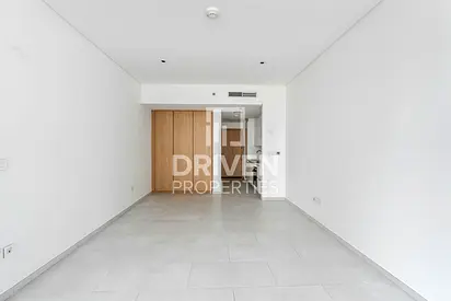 Bright and Spacious Studio | Burj Khalifa View