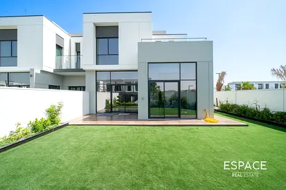 Single Row Corner | Next to Pool | 4 Bed + Maid