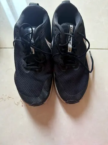 Used black Nike running shoes, size unknown, good condition
