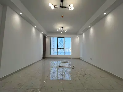 أول ساكن شقة 3 غرف ماستر وصالة بإطلالة بحرية بانوراما وبلكونة وخزائن بالحائط وباركينج مجاني والتسليم 1 أكتوبر والدفع 4 أو 6
