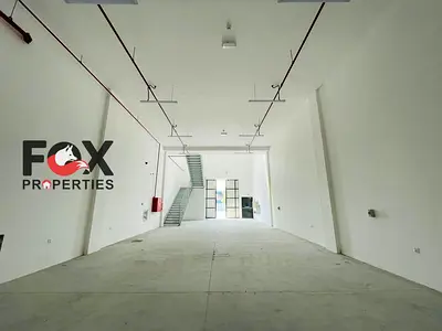 Excellent Commercial Opportunity | Warehouse with 3,800 Sq. Ft. | 22 kW Electricity | Private Outdoor Space | Close to Main Exits