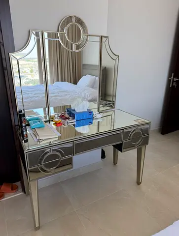 Modern Mirrored Dressing Vanity Table with Vintage Three Fold Mirror