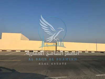 أرض زاوية 20,000 قدم للإيجار | على شارعين | مكتبين ومرافق | مناسبة للأنشطة التجارية والصناعية