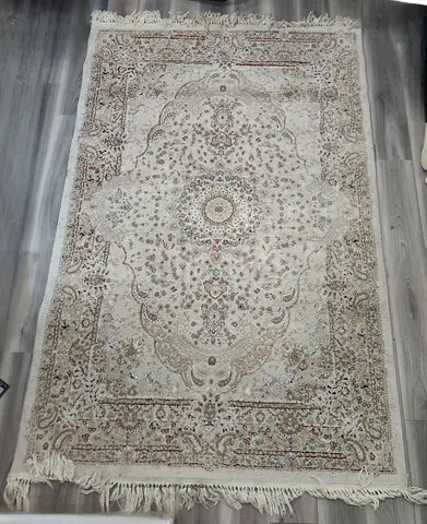 Elegant Beige Traditional Area Rug with Fringe 230x140 cm