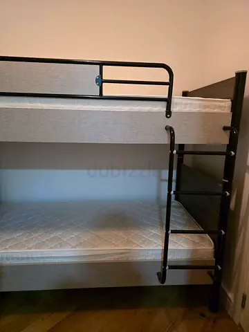 Bunk bed with mattress