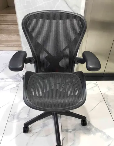 Herman miller Aeron size B fully loaded