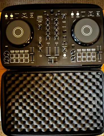 Pioneer DJ DDJ-FLX4 + case barely used perfect condition