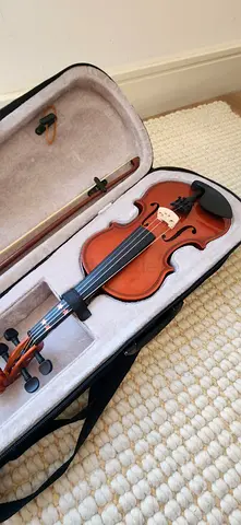 Student 1/4 Violin with Case and Bow - Good Condition