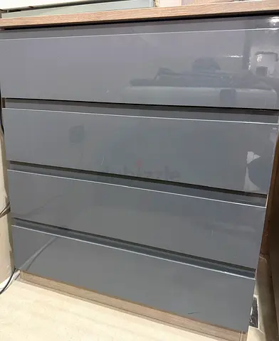 Modern Grey 4_drawer chest of drawers excellent condition
