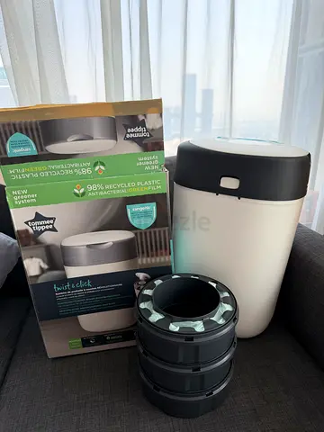 Tommee Tippee Style Diaper Pail Brand New, 4 extra refills