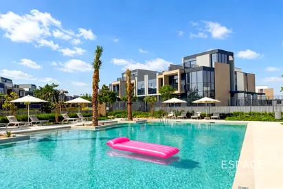 3B2 | Pool Facing | Huge BUA | Exceptional