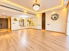 Upgraded Villa l Single Row l Negotiable