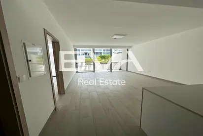 UNFURNISHED | VACANT | COMMUNITY VIEW