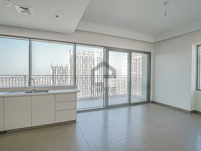 Spacious and Bright Unit | Pool n Community View