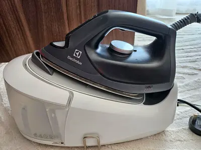 Good condition iron for sale, everything included