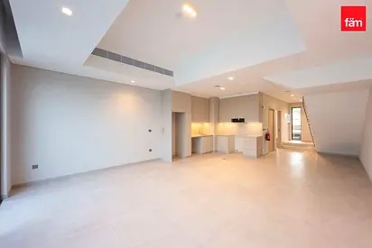 Vacant | Private Garden | Single Row | Ready