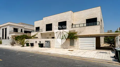Spacious 5BR Villa | Prime Location | Luxurious