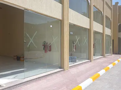 موقع متميز، مساحة كبيرة، منطقة تجارية كاملة
