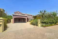 Rare Layout | Single Row | Close to Park