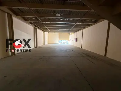 فرصة تجارية مميزة / مستودع بمساحة 3000 قدم / 22 كيلو وات / علي شارع الرئيسي / قريب من جميع المخارج