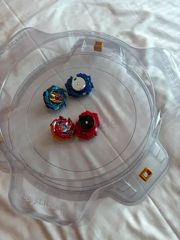 Beyblade Burst Evolution Beystadium with Launchers and Tops