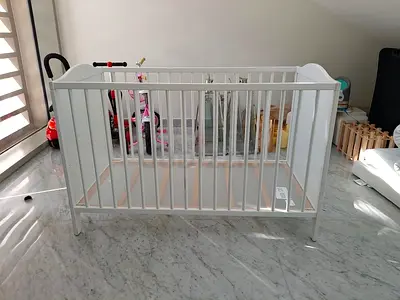White wooden baby crib - good condition with 2 mattress