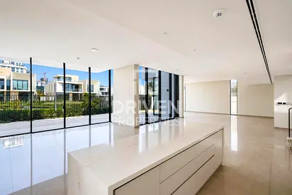 Exclusive Unit | Lake View | Premium Amenities