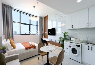 Elegant & Spacious Unit | Community View