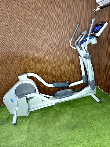 Life fitness cross trainer heavy duty X8
