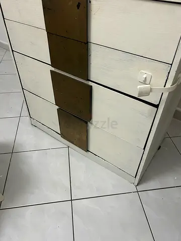 Chest of drawers