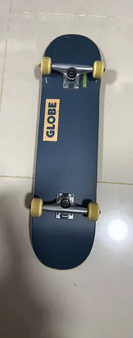 Globe complete skateboard - good condition