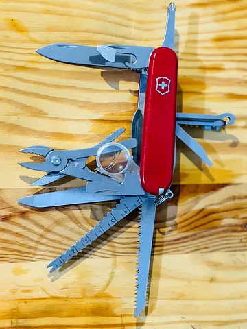 Victorinox Swiss champ 33 functions