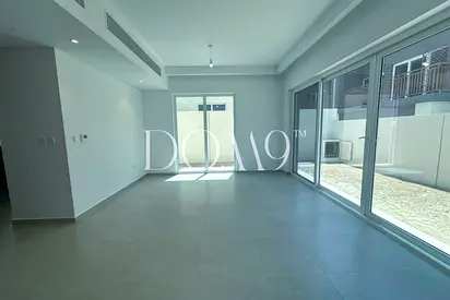 Vacant | Middle unit | Genuine Resale