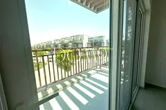 Vacant | Middle unit | Genuine Resale