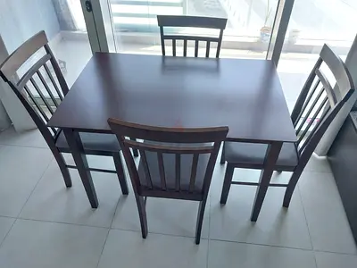Dining Table good condition