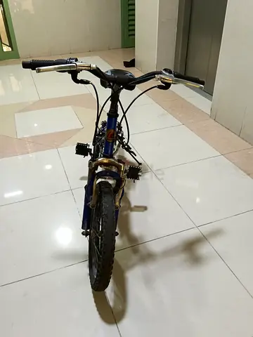 Used kids mountain bike - single gear, good for short rides gear are not working