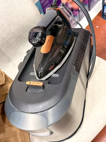 Braun Steam Generator Iron with Easy Lock System