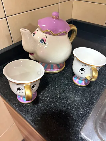 Beauty and the Beast Mrs. Potts Teapot and Chip Cups Set