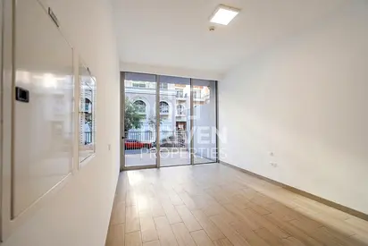 Ready to move in | Prime Area | Modern Layout
