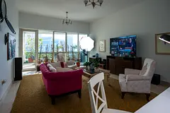 NO CALLS! Huge master room in Marina