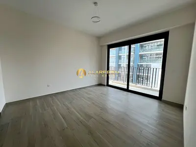 Bright 1BHK | برج إمبريال 2 | إطلالة على وسط المدينة وحمام السباحة | غير مفروشة