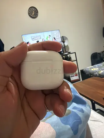 Used Apple AirPods 4 (1st/2nd gen) in white charging case - Good condition