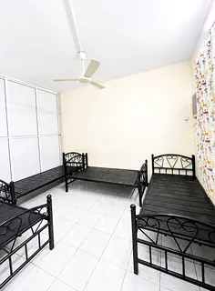 🏠 NEAT & CLEAN BEDSPACE AVAILABLE AT KARAM