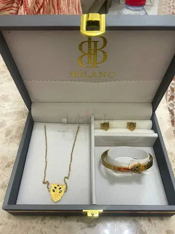Gold-tone Panther Jewelry Set – Necklace, Bracelet and Stud Earrings (Like New)
